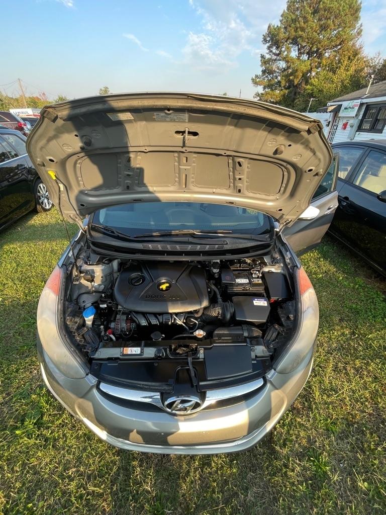 Hyundai Elantra  2013