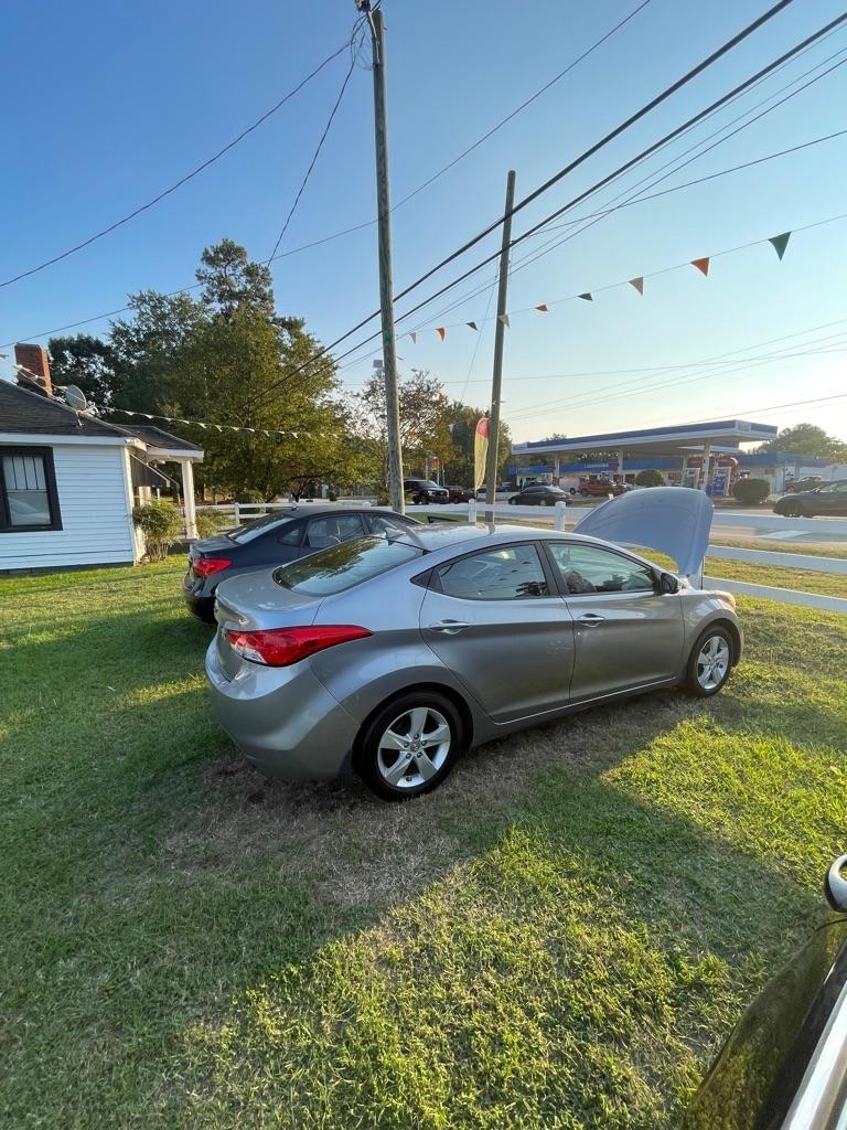 Hyundai Elantra  2013