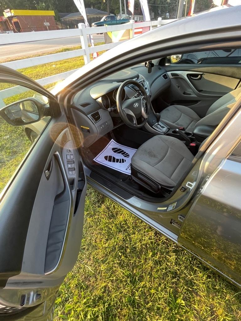 Hyundai Elantra  2013