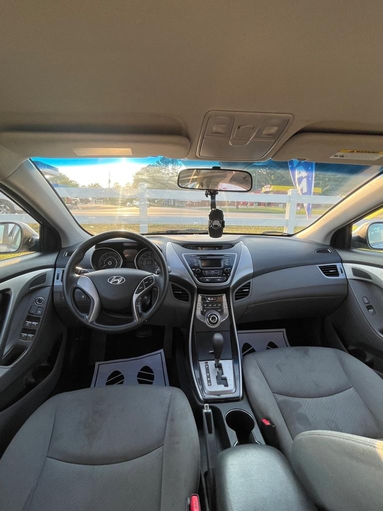 Hyundai Elantra  2013