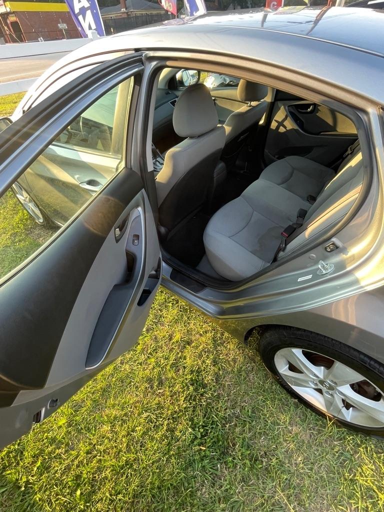 Hyundai Elantra  2013