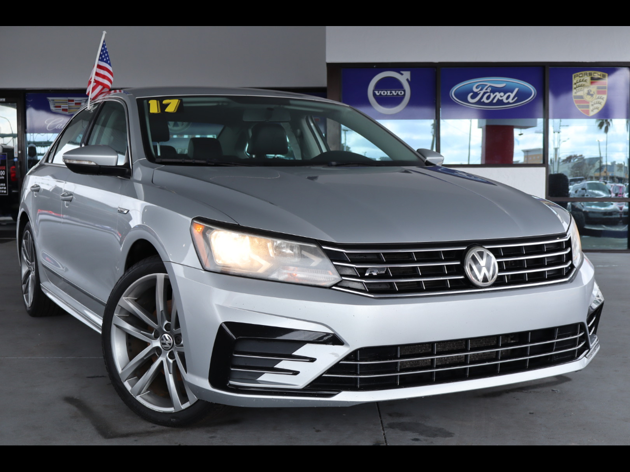 Volkswagen Passat R-Line w/Comfort Pkg Auto 2017