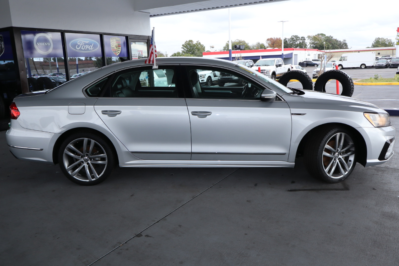 Volkswagen Passat R-Line w/Comfort Pkg Auto 2017