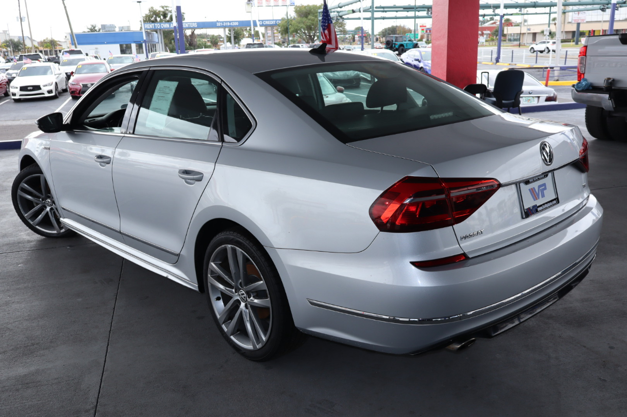 Volkswagen Passat R-Line w/Comfort Pkg Auto 2017