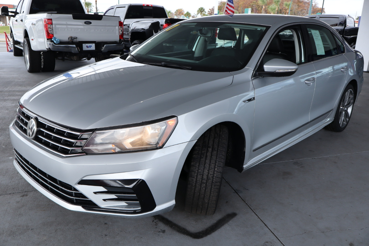 Volkswagen Passat R-Line w/Comfort Pkg Auto 2017