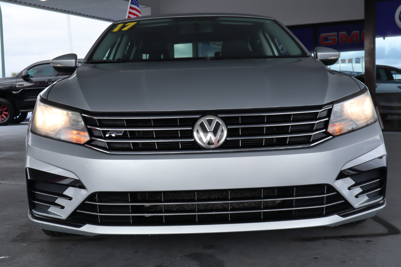 Volkswagen Passat R-Line w/Comfort Pkg Auto 2017