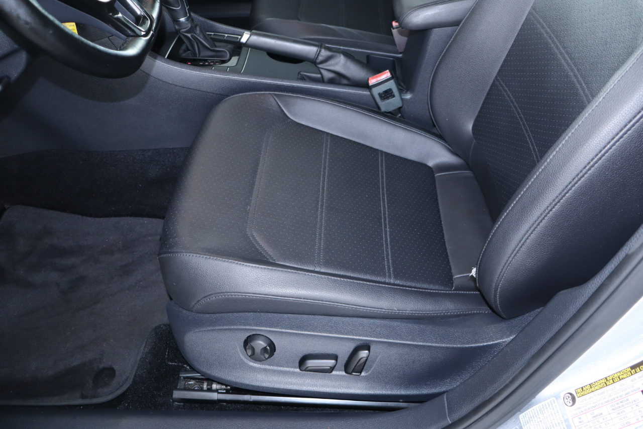 Volkswagen Passat R-Line w/Comfort Pkg Auto 2017