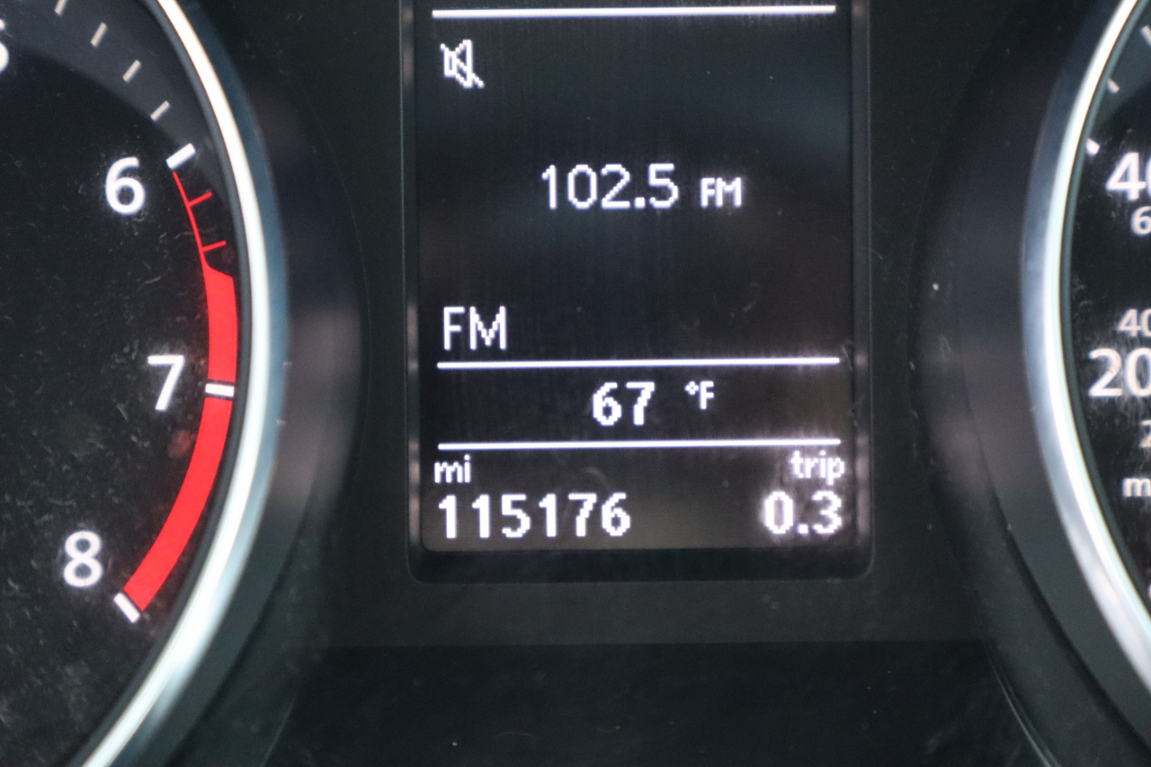 Volkswagen Passat R-Line w/Comfort Pkg Auto 2017