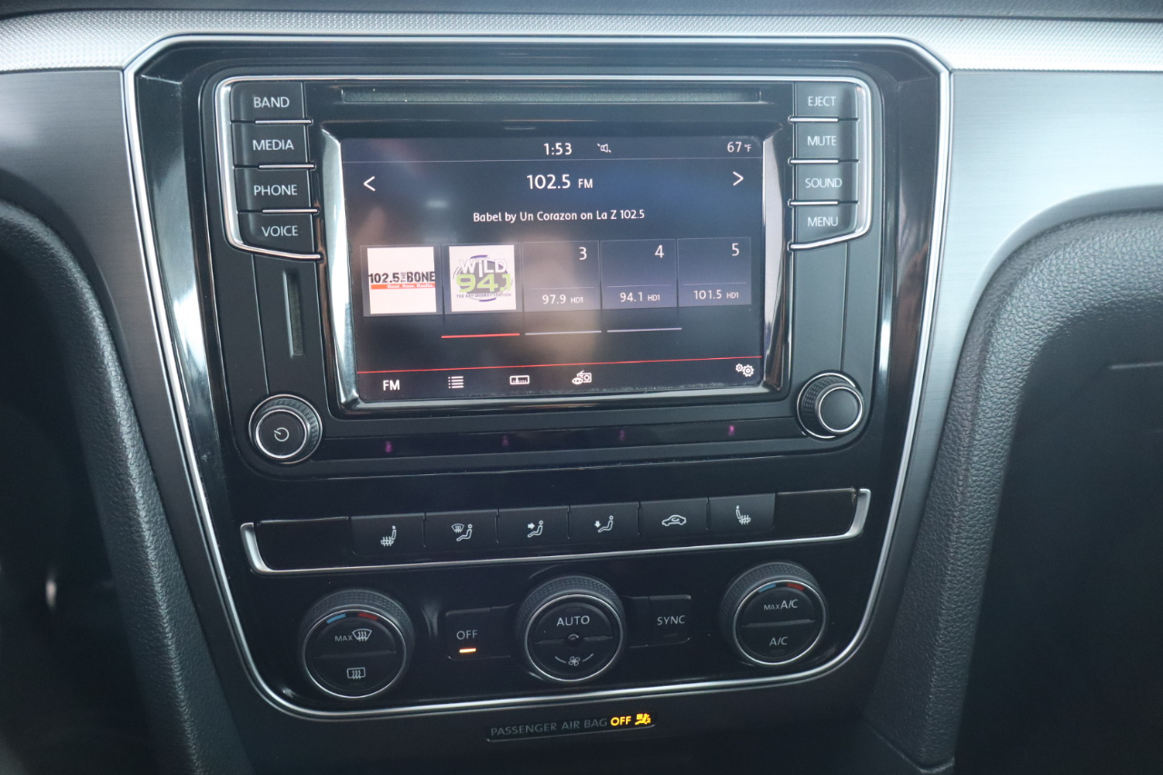 Volkswagen Passat R-Line w/Comfort Pkg Auto 2017