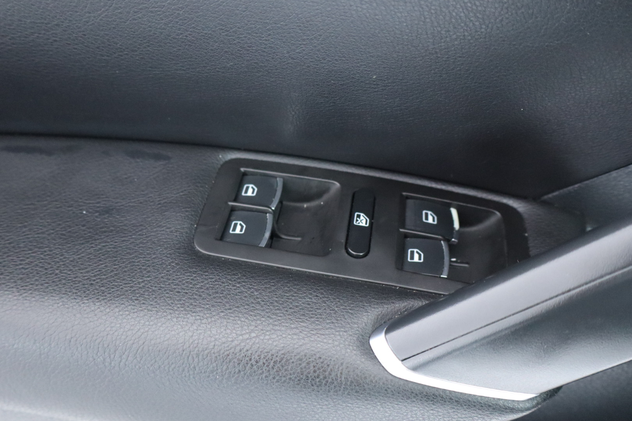 Volkswagen Passat R-Line w/Comfort Pkg Auto 2017