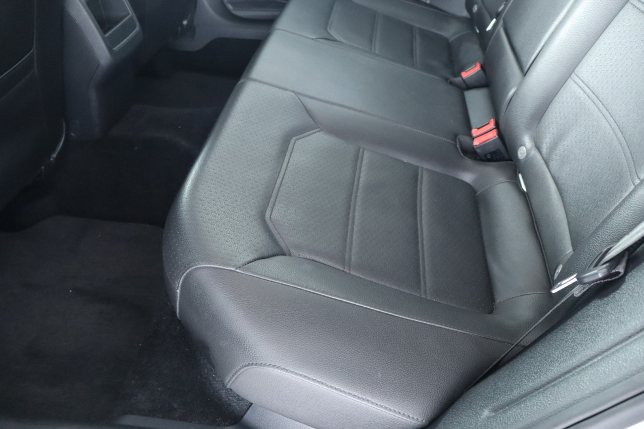 Volkswagen Passat R-Line w/Comfort Pkg Auto 2017