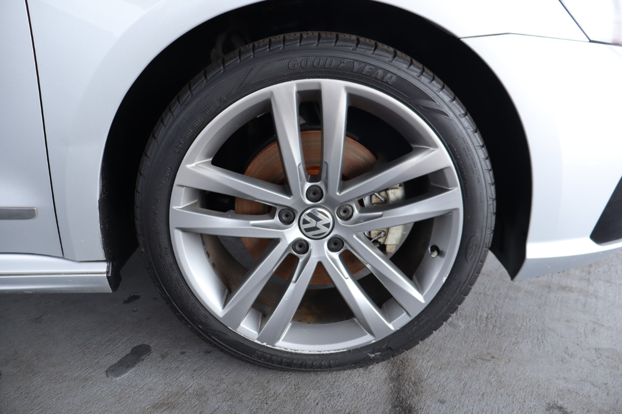 Volkswagen Passat R-Line w/Comfort Pkg Auto 2017