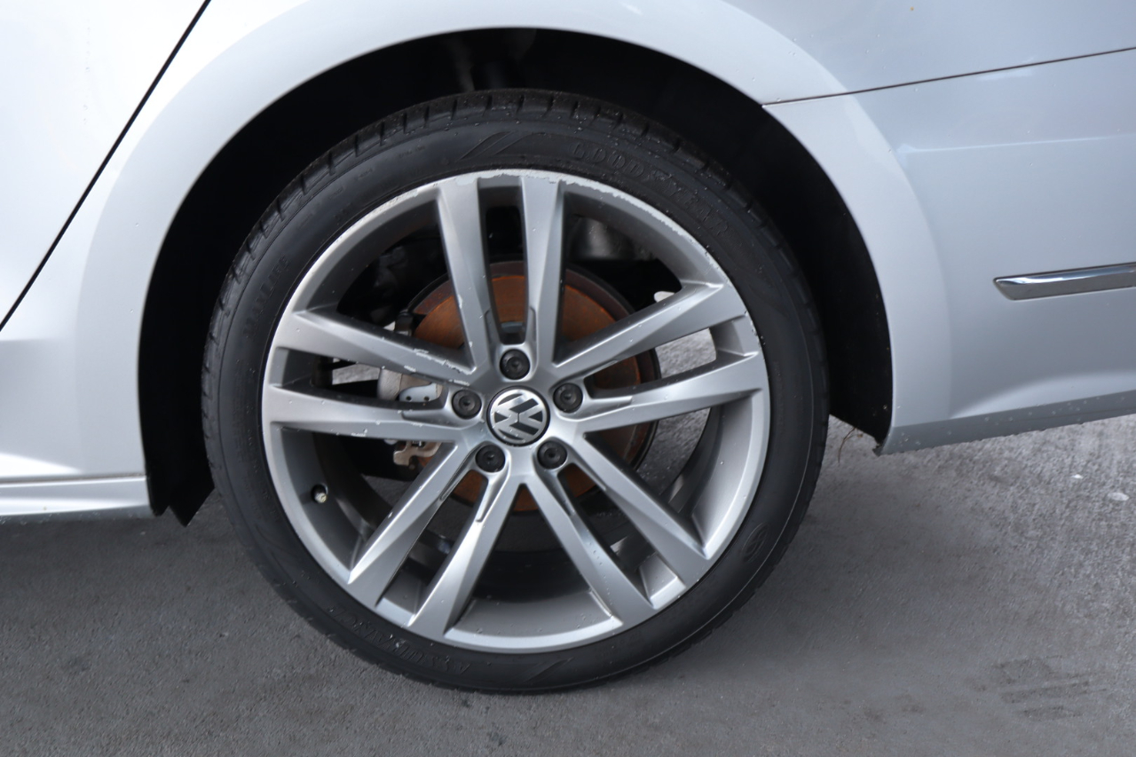 Volkswagen Passat R-Line w/Comfort Pkg Auto 2017