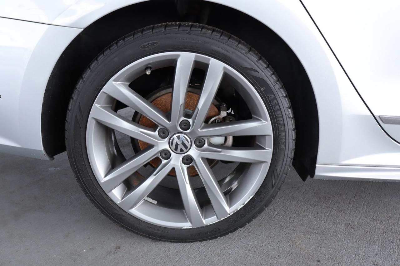 Volkswagen Passat R-Line w/Comfort Pkg Auto 2017