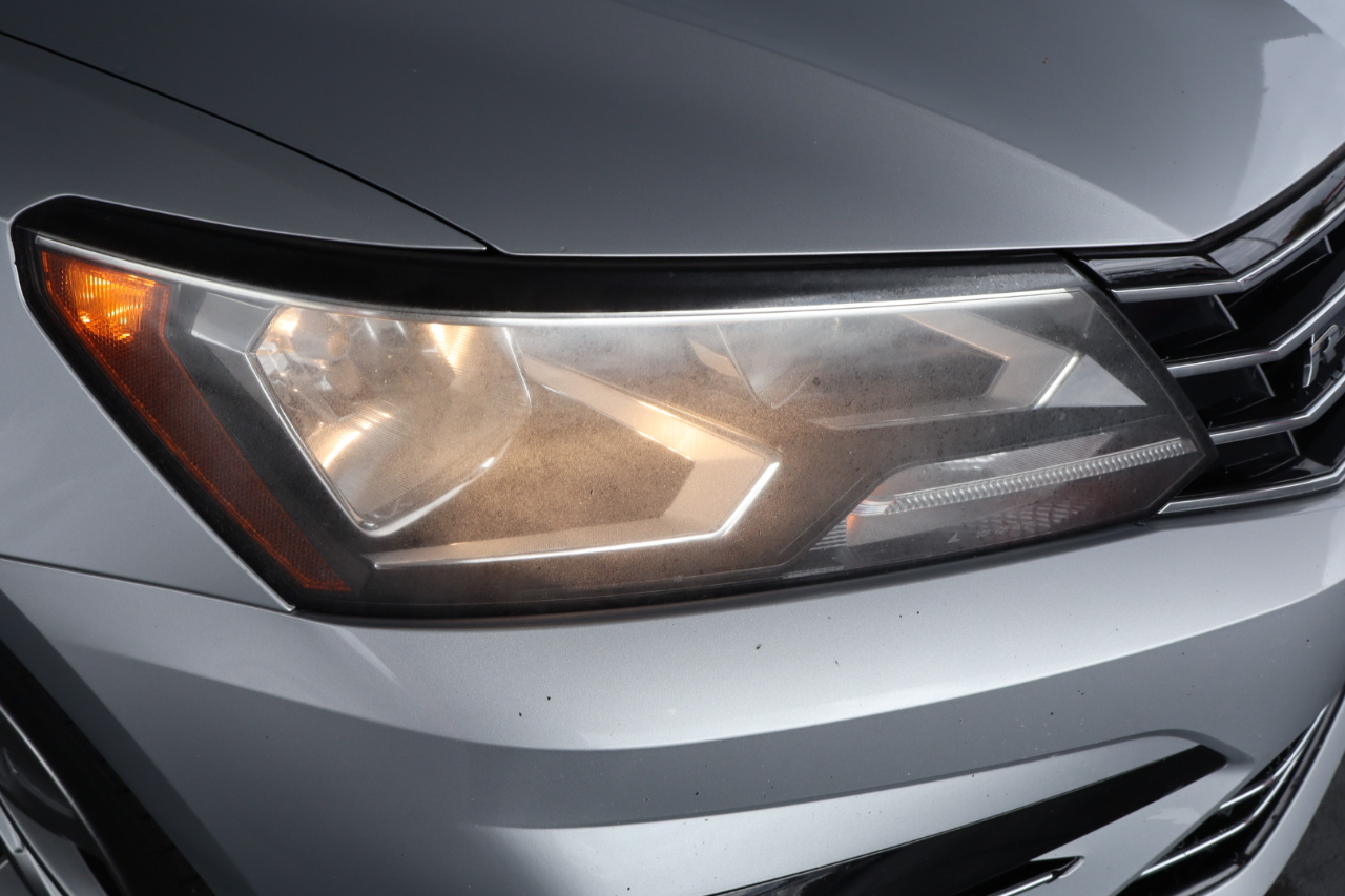 Volkswagen Passat R-Line w/Comfort Pkg Auto 2017