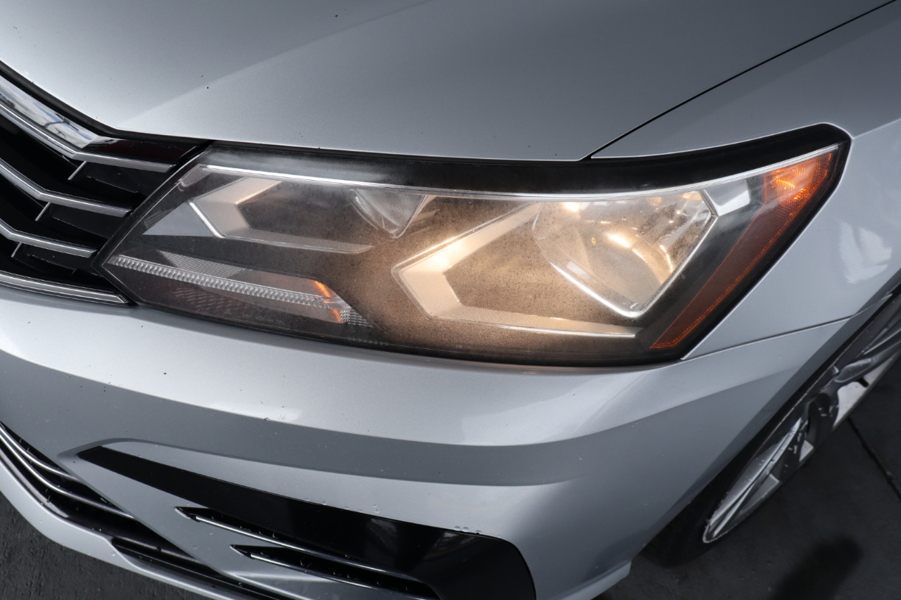 Volkswagen Passat R-Line w/Comfort Pkg Auto 2017