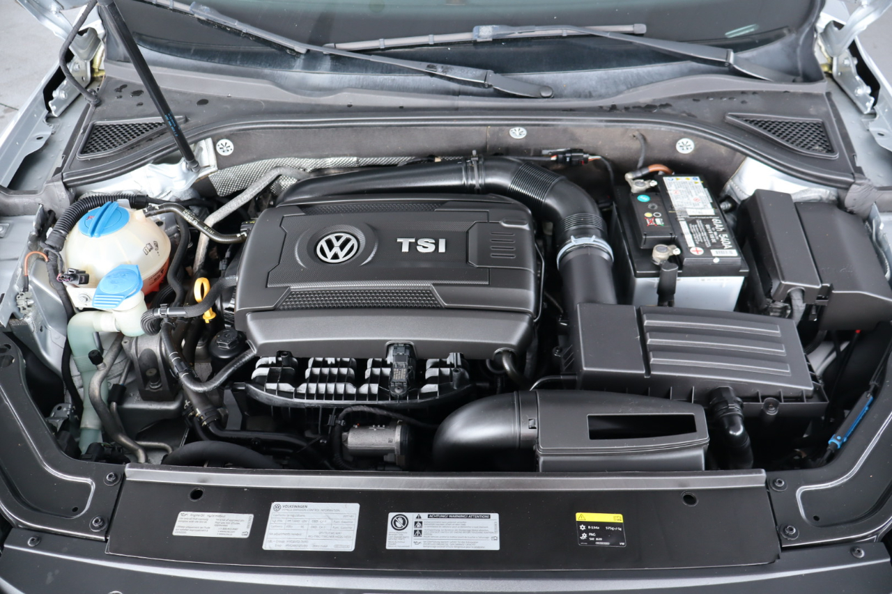 Volkswagen Passat R-Line w/Comfort Pkg Auto 2017