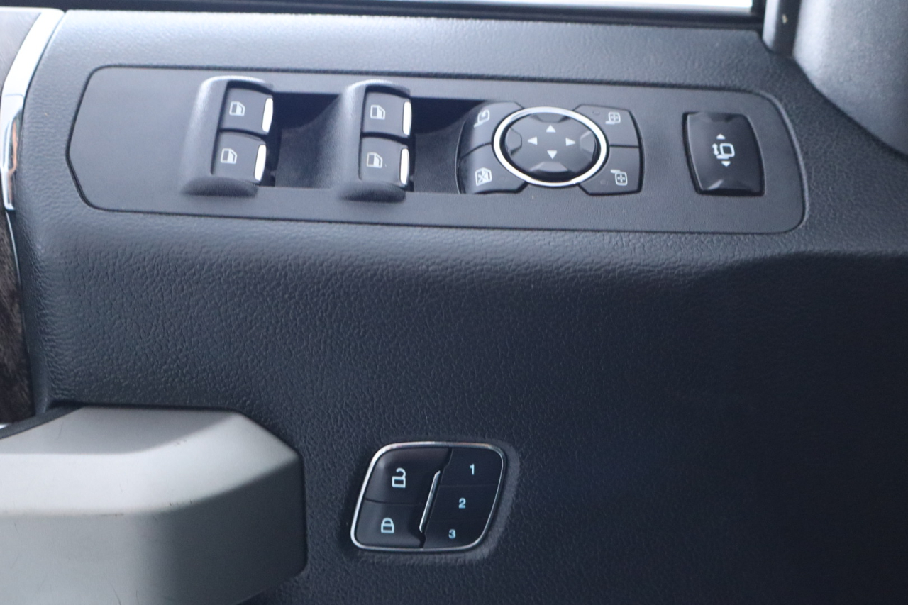 Ford Super Duty F-350 SRW 4WD SuperCab 142" Lariat 2017