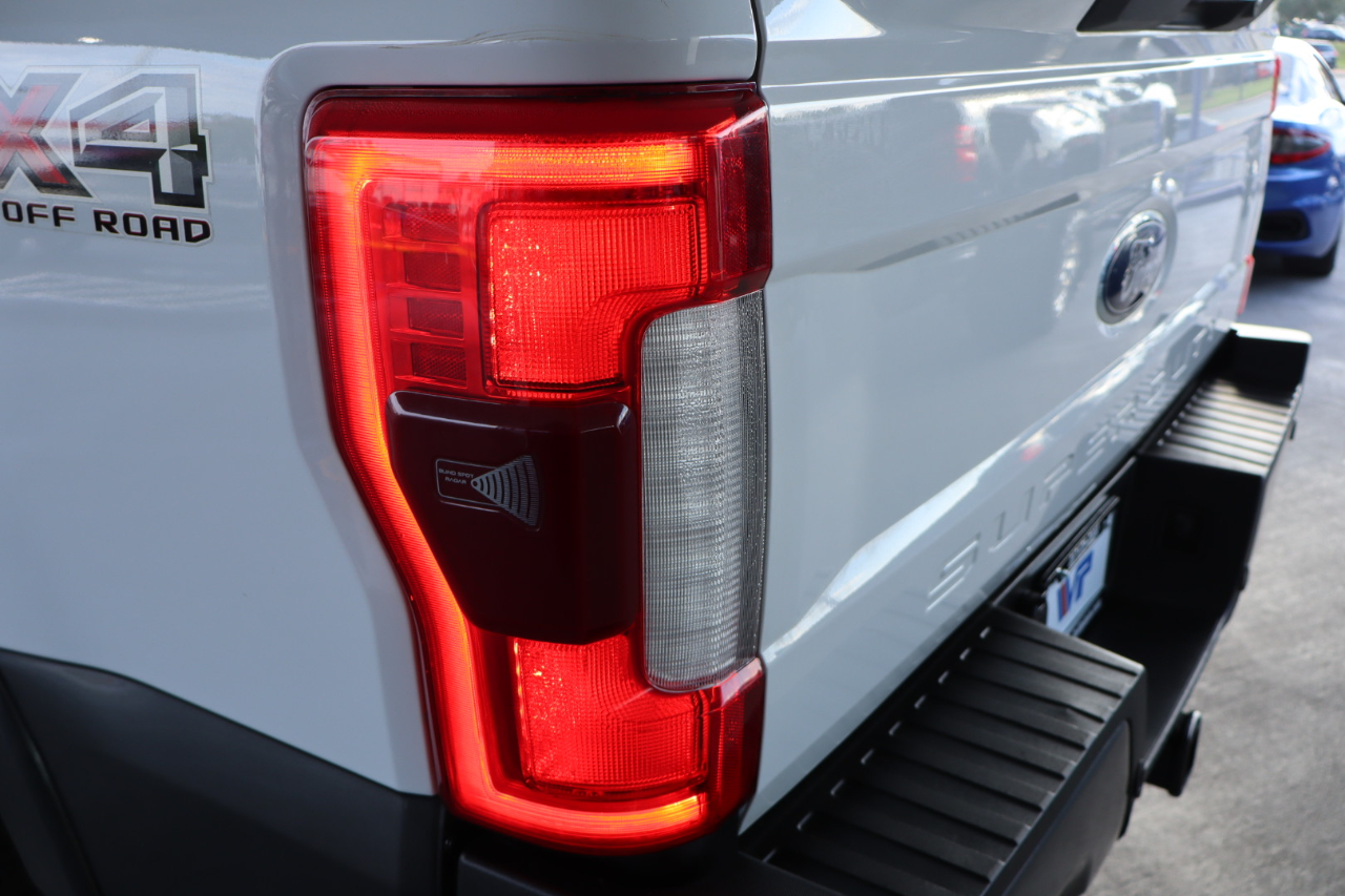 Ford Super Duty F-350 SRW 4WD SuperCab 142" Lariat 2017