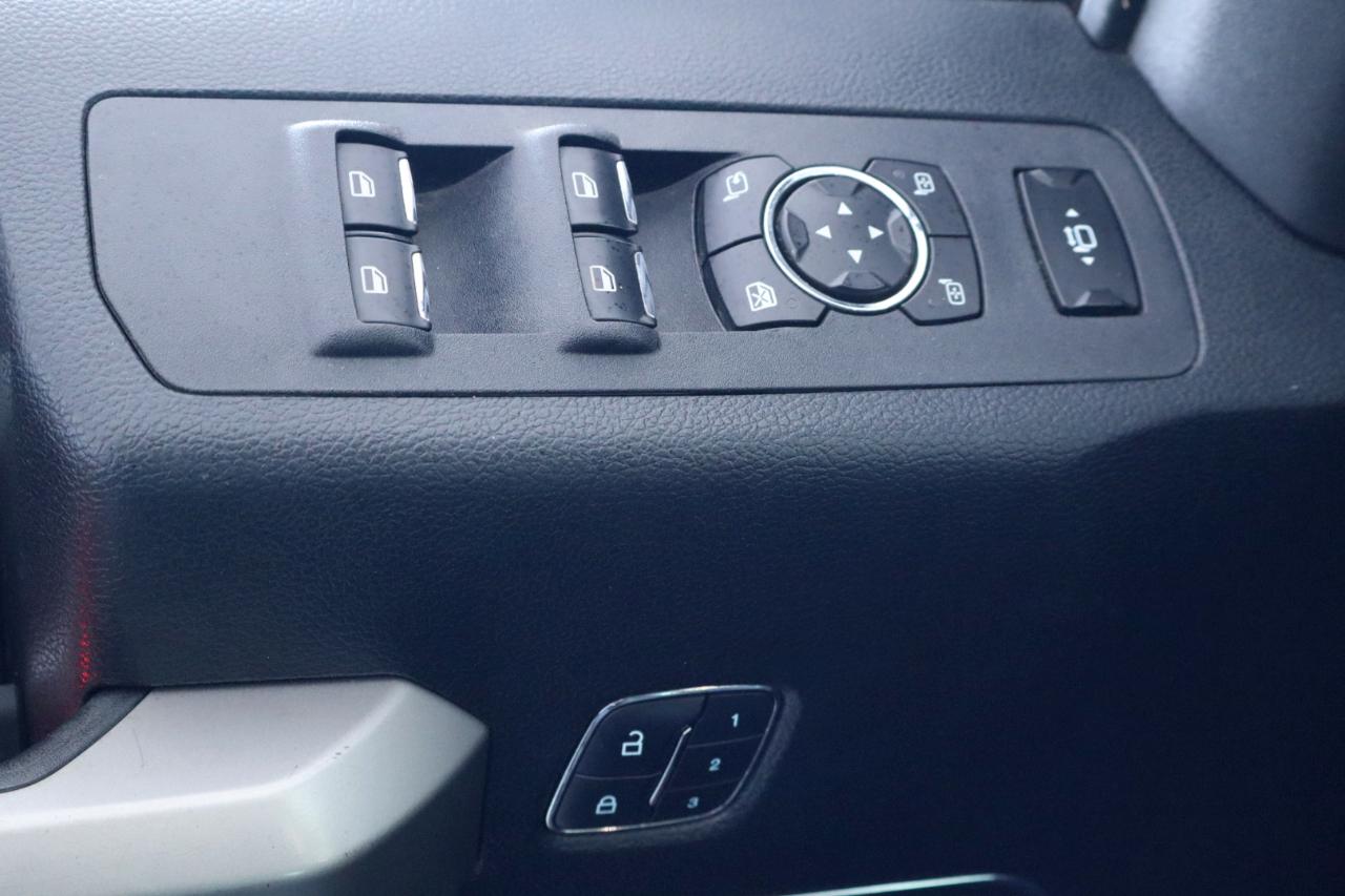 Ford Super Duty F-350 SRW 4WD SuperCab 142" Lariat 2017