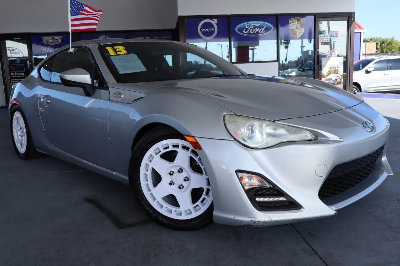 Scion FR-S 2dr Cpe Man (Natl) 2013