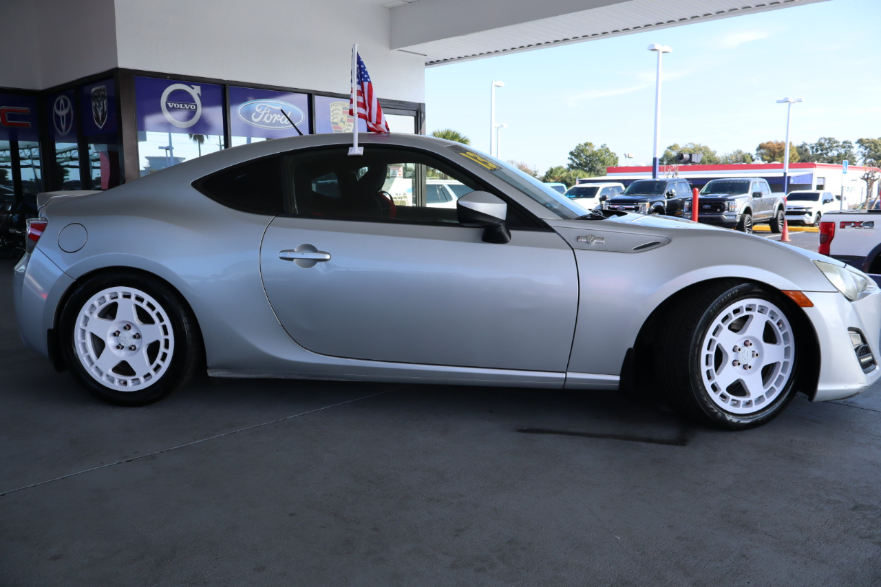 Scion FR-S 2dr Cpe Man (Natl) 2013