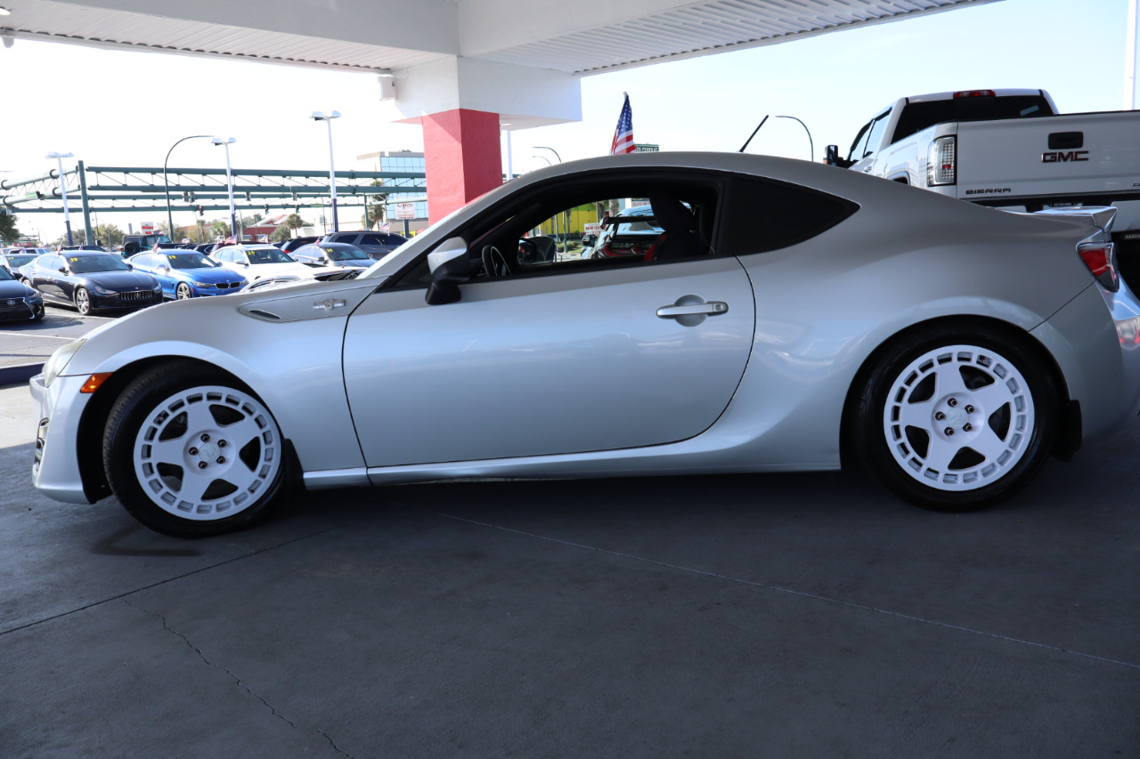 Scion FR-S 2dr Cpe Man (Natl) 2013