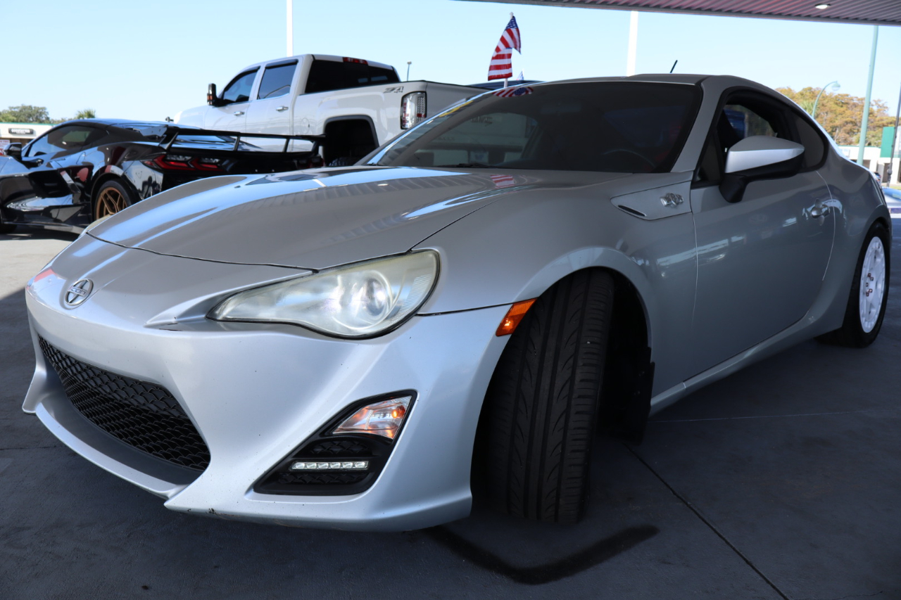 Scion FR-S 2dr Cpe Man (Natl) 2013