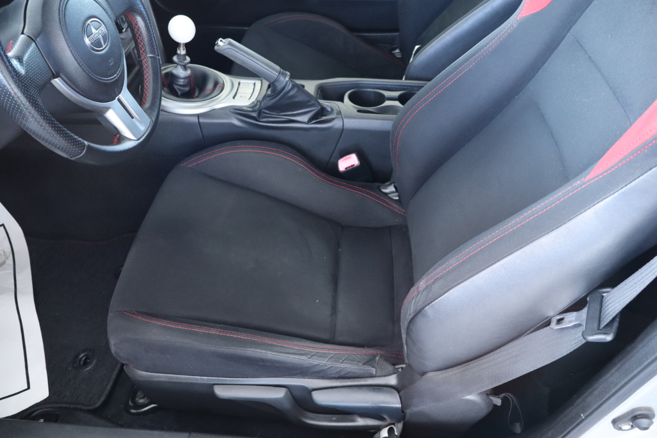 Scion FR-S 2dr Cpe Man (Natl) 2013