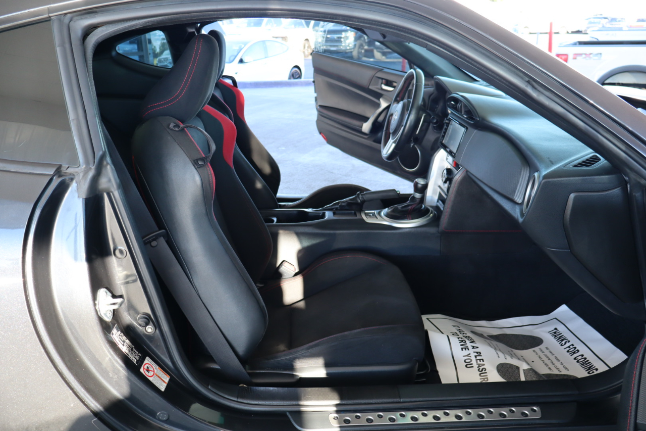 Scion FR-S 2dr Cpe Auto (Natl) 2016