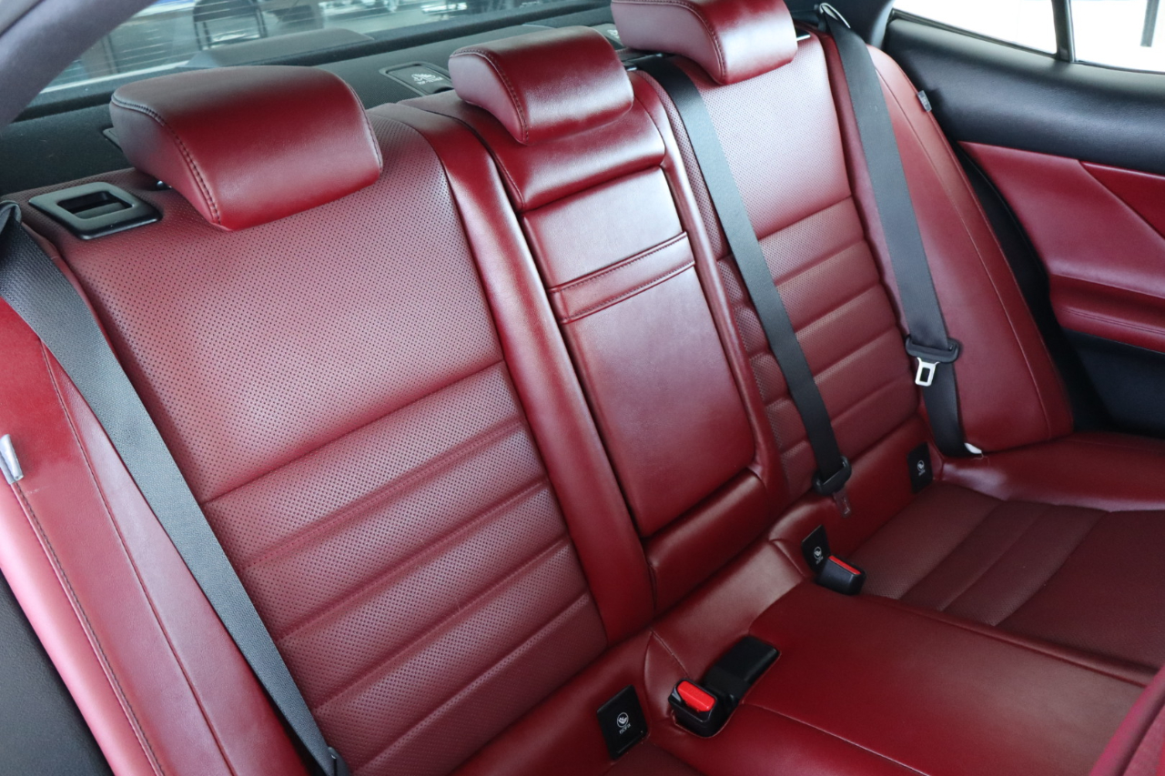 Lexus IS 300 4dr Sdn AWD 2016