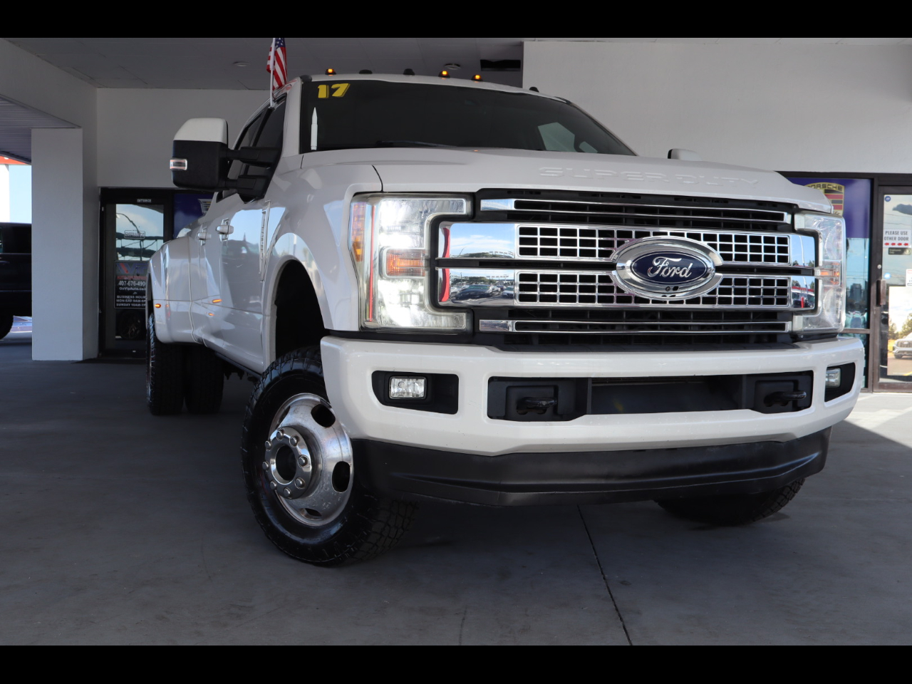 2017 Ford F-350 Super Duty Lariat's photo