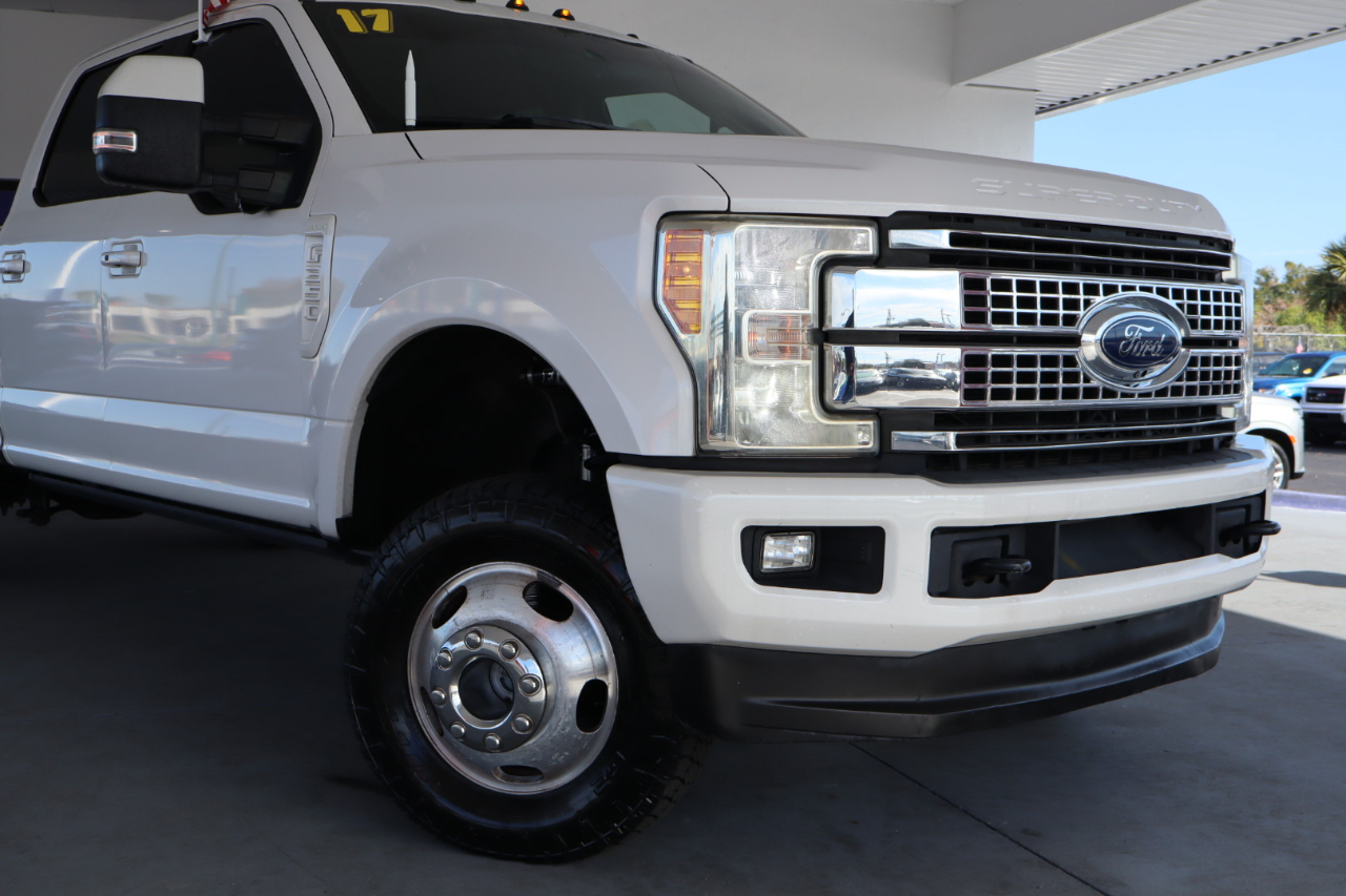 Ford Super Duty F-350 DRW Crew Cab 172" Lariat 4WD 2017