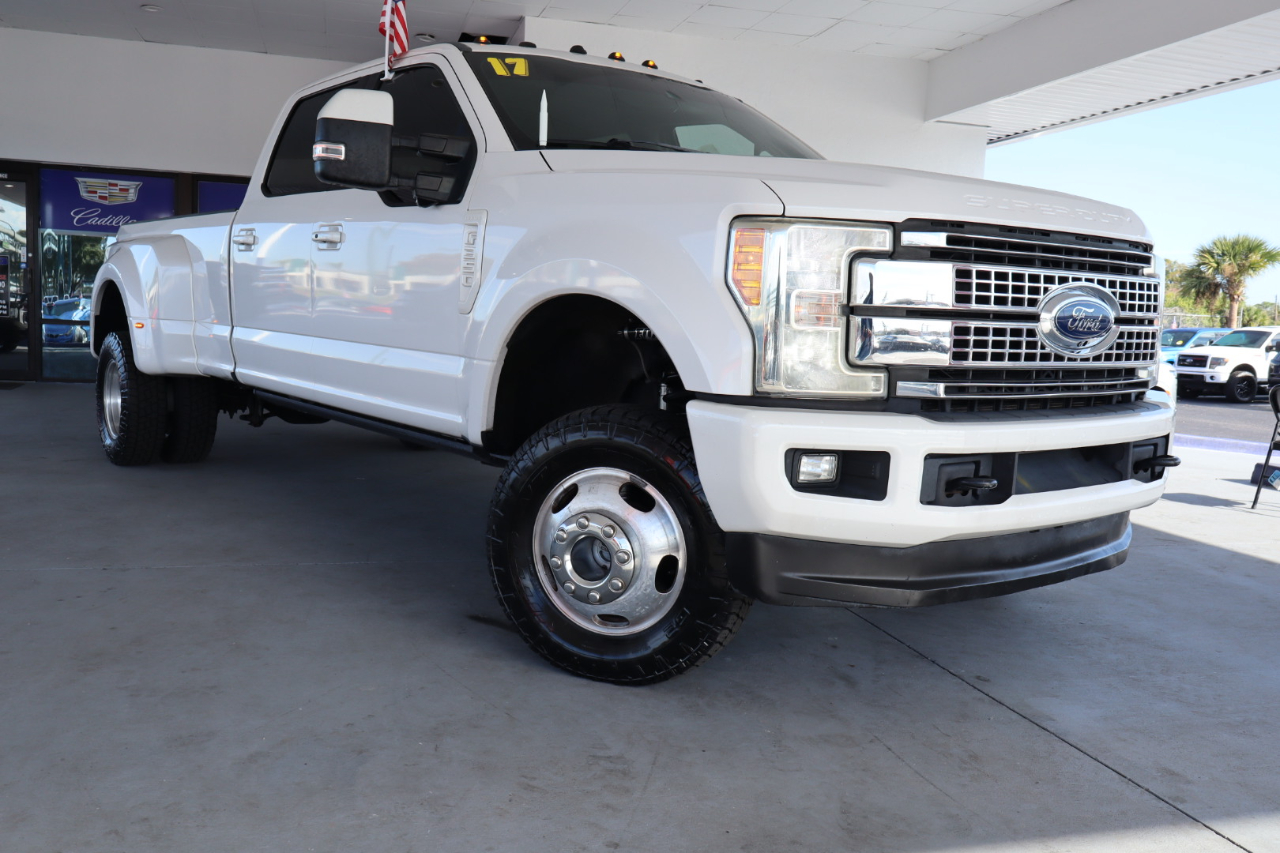 Ford Super Duty F-350 DRW Crew Cab 172" Lariat 4WD 2017