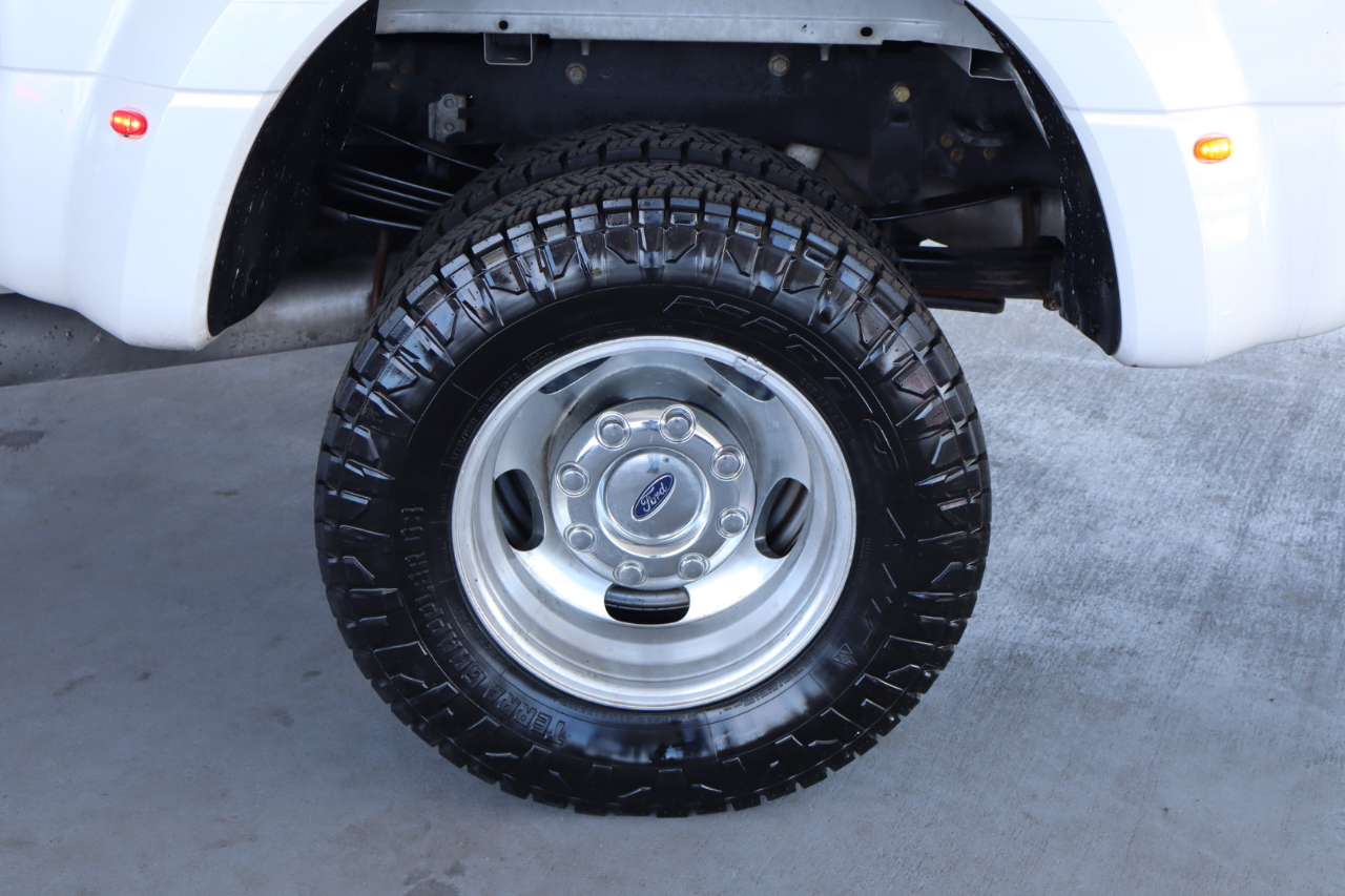 Ford Super Duty F-350 DRW Crew Cab 172" Lariat 4WD 2017