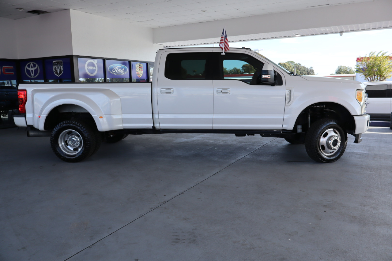 Ford Super Duty F-350 DRW Crew Cab 172" Lariat 4WD 2017