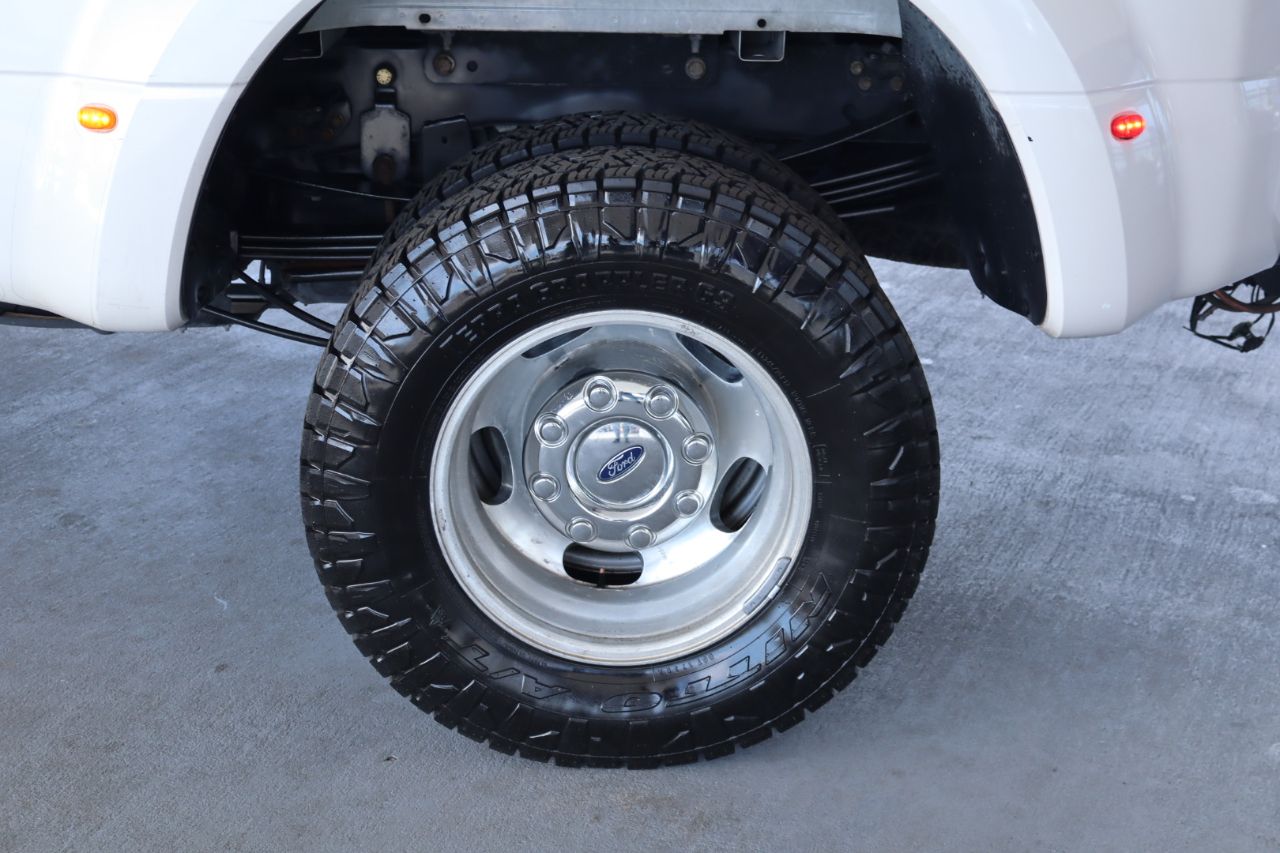 Ford Super Duty F-350 DRW Crew Cab 172" Lariat 4WD 2017