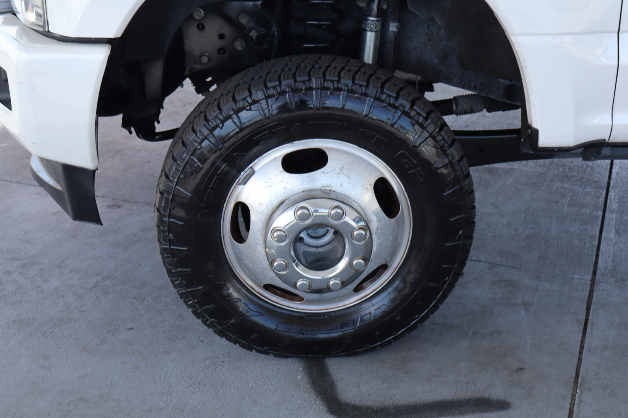 Ford Super Duty F-350 DRW Crew Cab 172" Lariat 4WD 2017