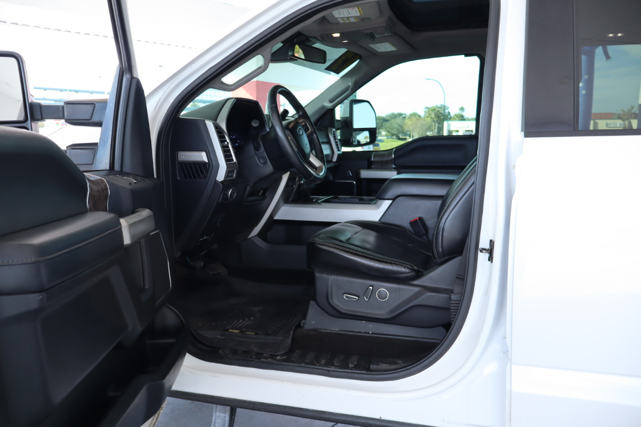 Ford Super Duty F-350 DRW Crew Cab 172" Lariat 4WD 2017