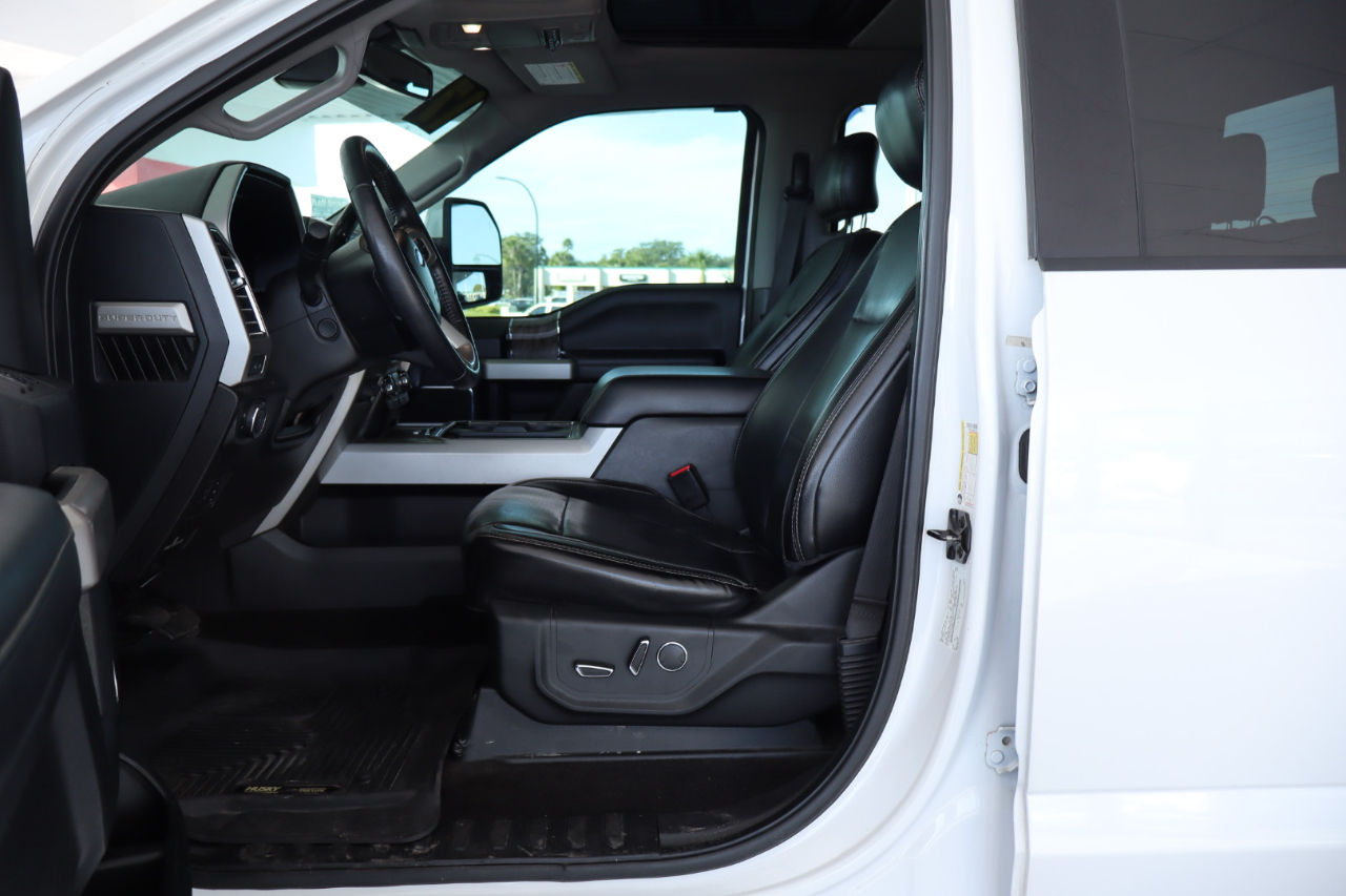 Ford Super Duty F-350 DRW Crew Cab 172" Lariat 4WD 2017
