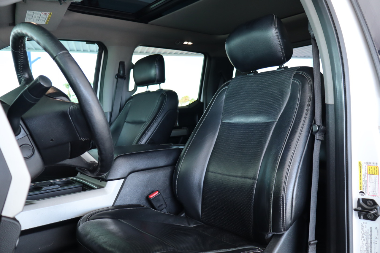 Ford Super Duty F-350 DRW Crew Cab 172" Lariat 4WD 2017