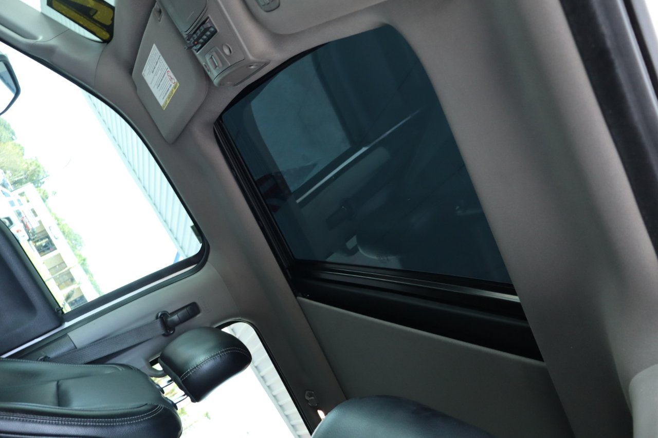 Ford Super Duty F-350 DRW Crew Cab 172" Lariat 4WD 2017