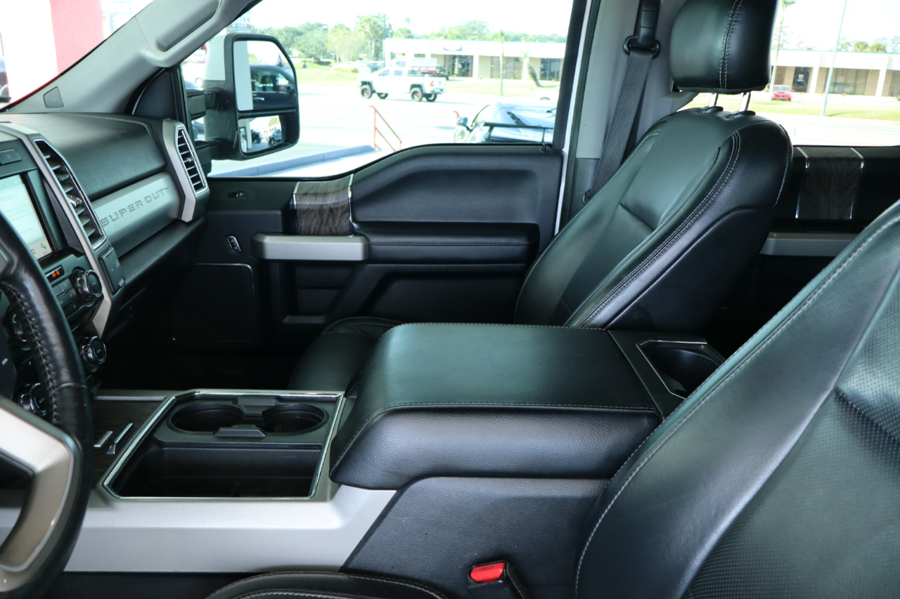 Ford Super Duty F-350 DRW Crew Cab 172" Lariat 4WD 2017