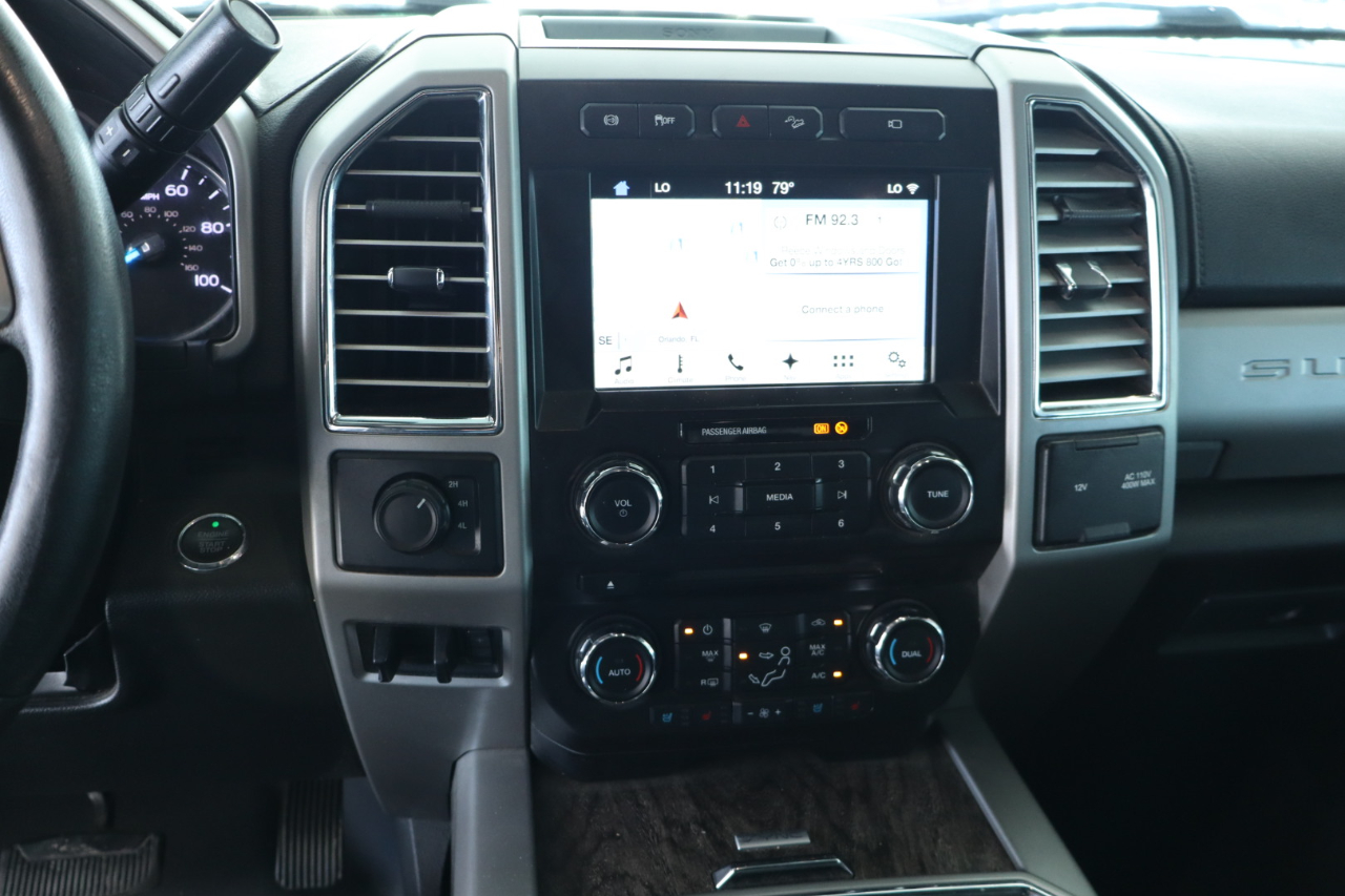 Ford Super Duty F-350 DRW Crew Cab 172" Lariat 4WD 2017