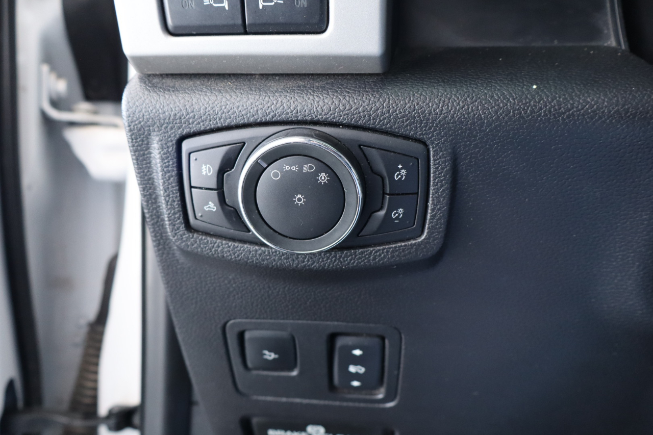 Ford Super Duty F-350 DRW Crew Cab 172" Lariat 4WD 2017