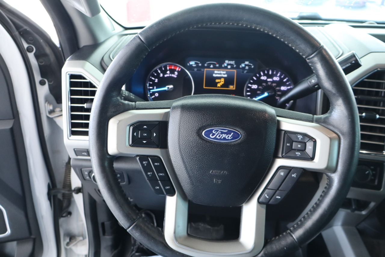 Ford Super Duty F-350 DRW Crew Cab 172" Lariat 4WD 2017