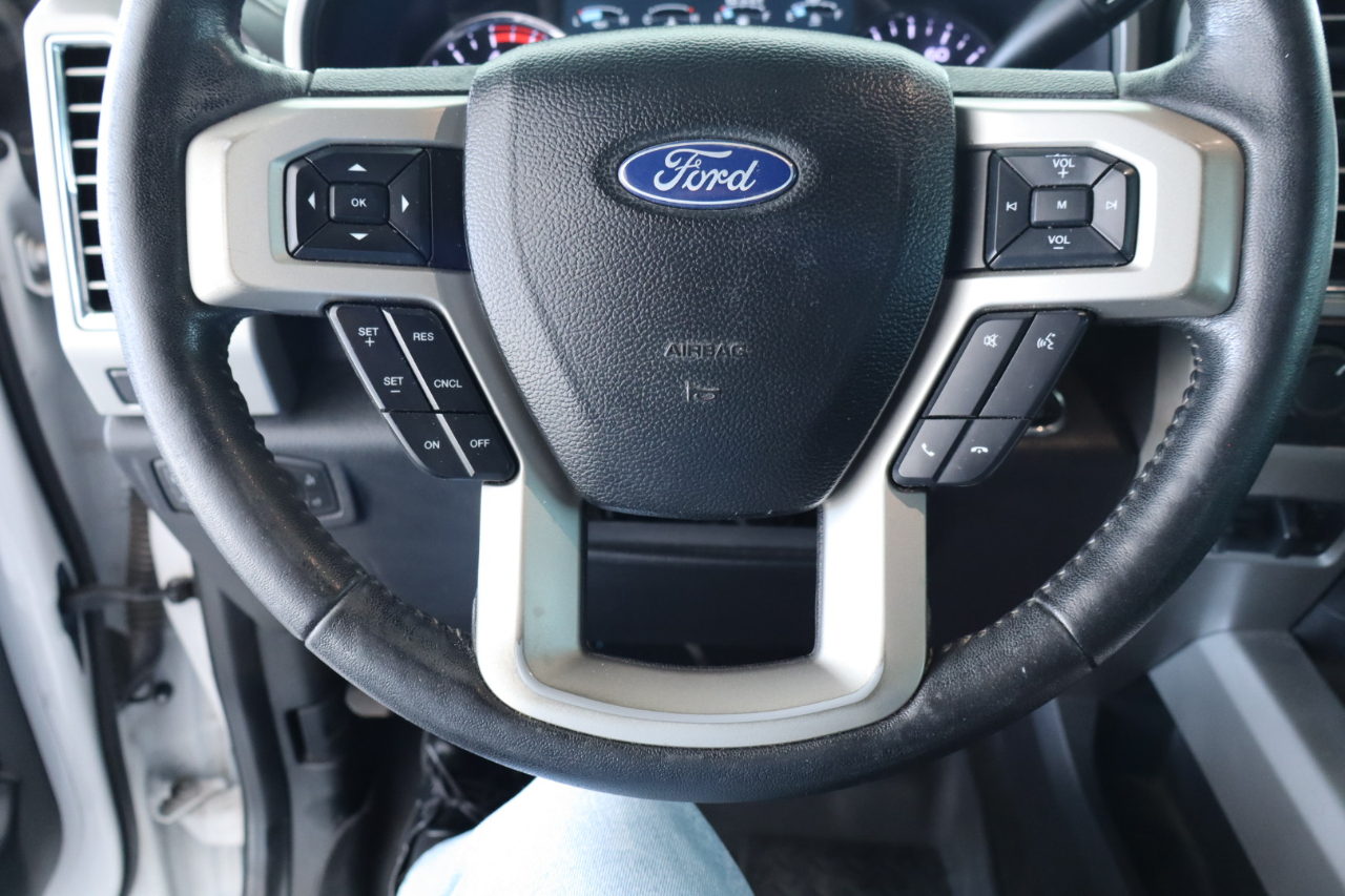 Ford Super Duty F-350 DRW Crew Cab 172" Lariat 4WD 2017