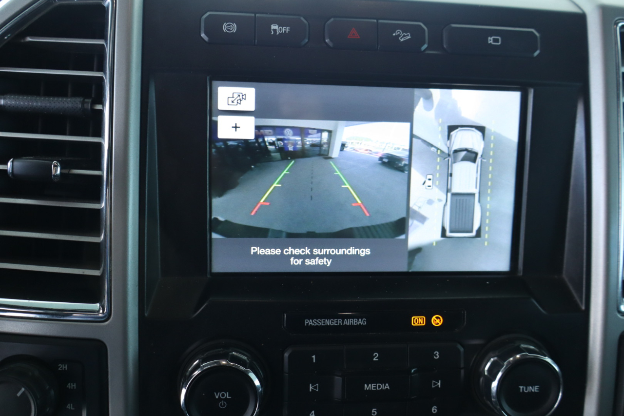 Ford Super Duty F-350 DRW Crew Cab 172" Lariat 4WD 2017