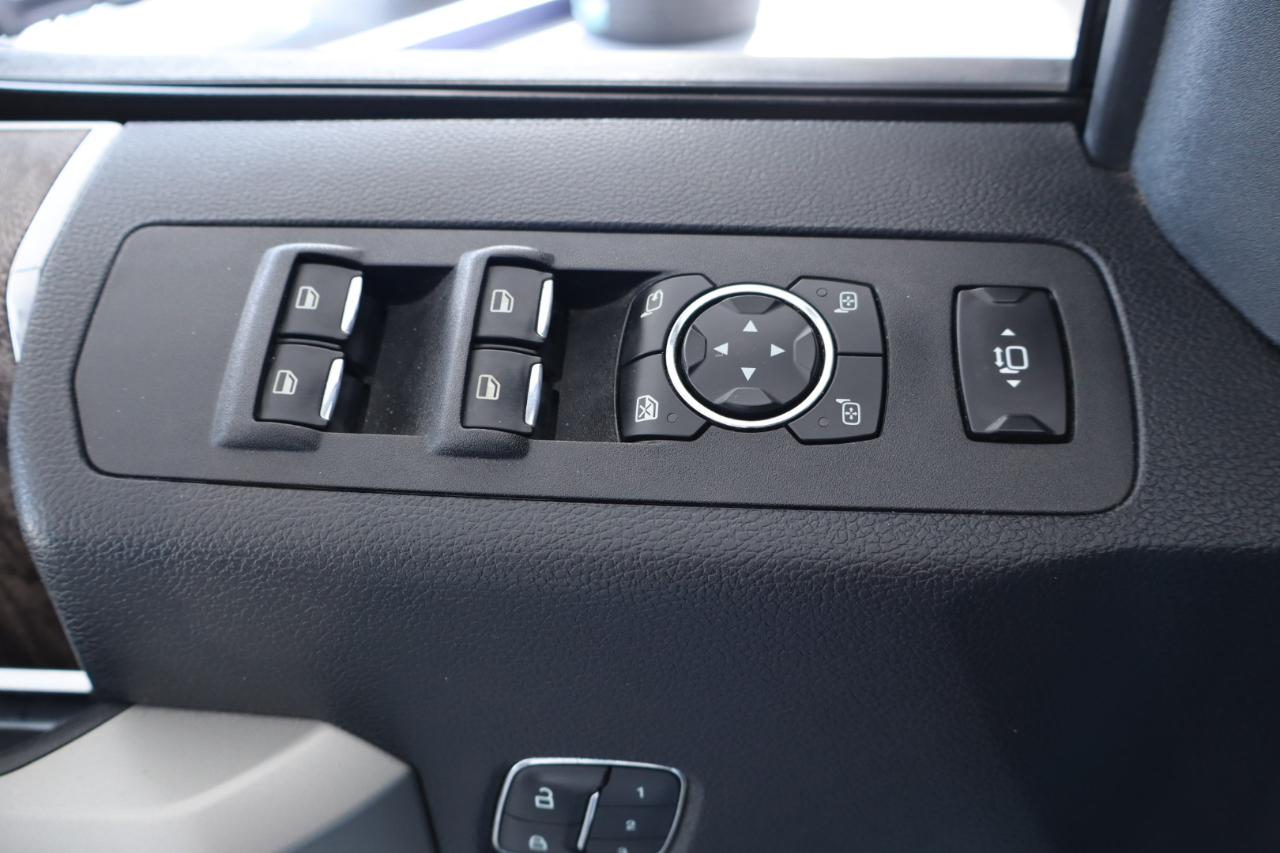 Ford Super Duty F-350 DRW Crew Cab 172" Lariat 4WD 2017