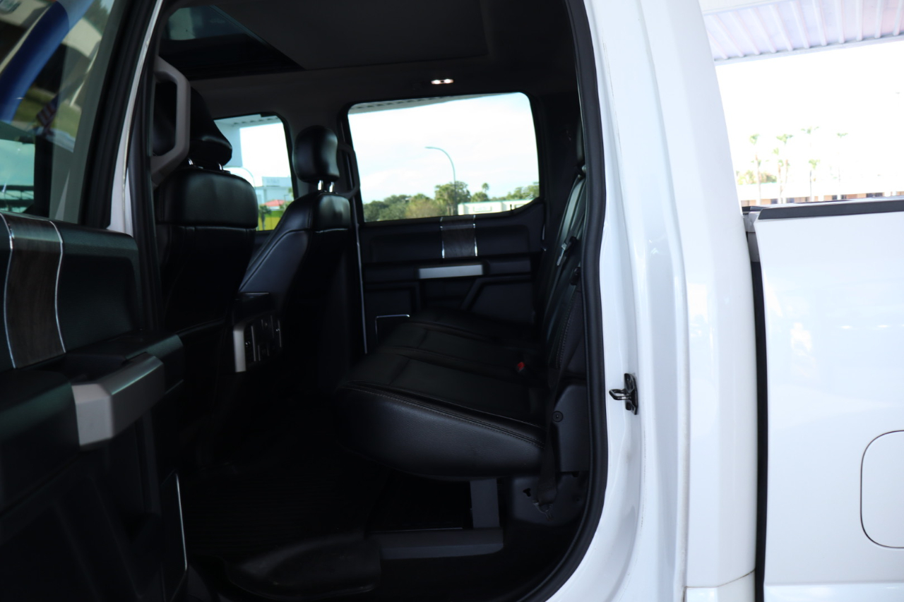 Ford Super Duty F-350 DRW Crew Cab 172" Lariat 4WD 2017